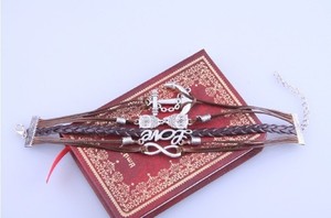 Pulsera de piel trenzada