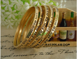 Brazalete elegante, con clase y estilo.